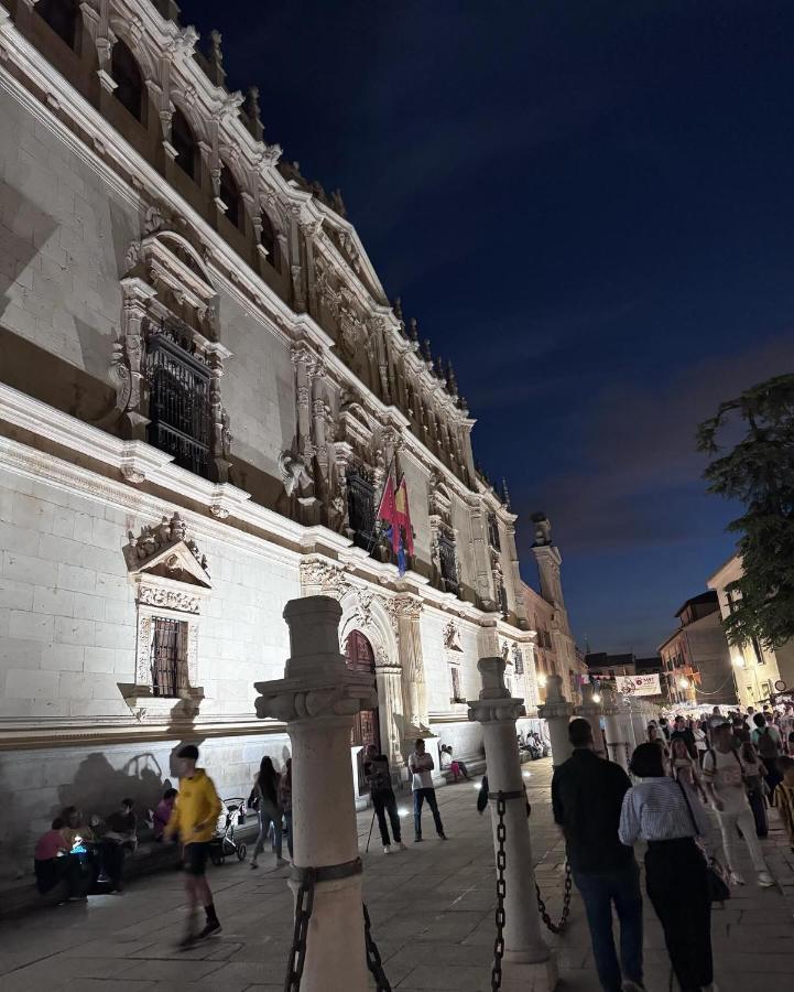 Sonar En La Plaza Cervantes 3 Alcalá de Henares Exterior foto